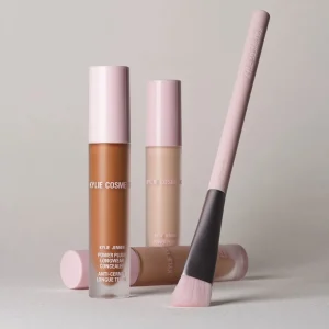 Concealerpenselen>KYLIE COSMETICS Power Pluche Borstel