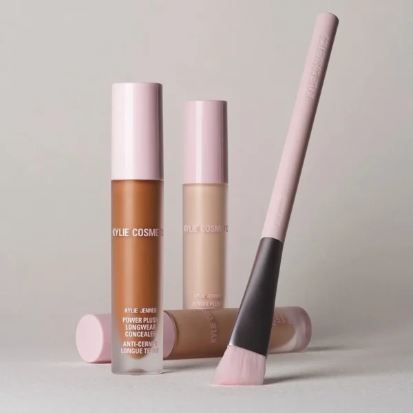 Concealerpenselen>KYLIE COSMETICS Power Pluche Borstel